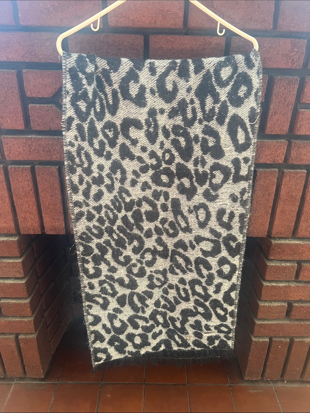 Anne Klein Leopard Print scarf -Black and White